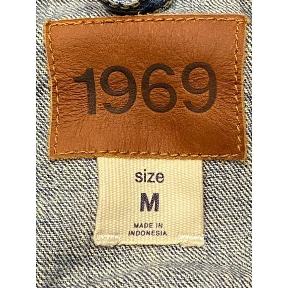 NWT GAP Limited Edition #61 of 125 -1969 Western Denim Jacket Sz M Light Wash
